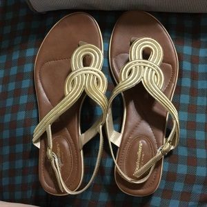 Gold Sandals by Cloud walker plus Size 10W